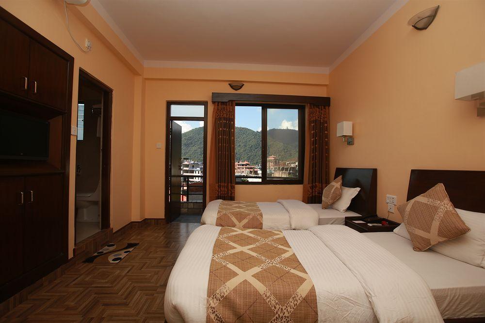 Hotel Peninsula Pokhara Buitenkant foto