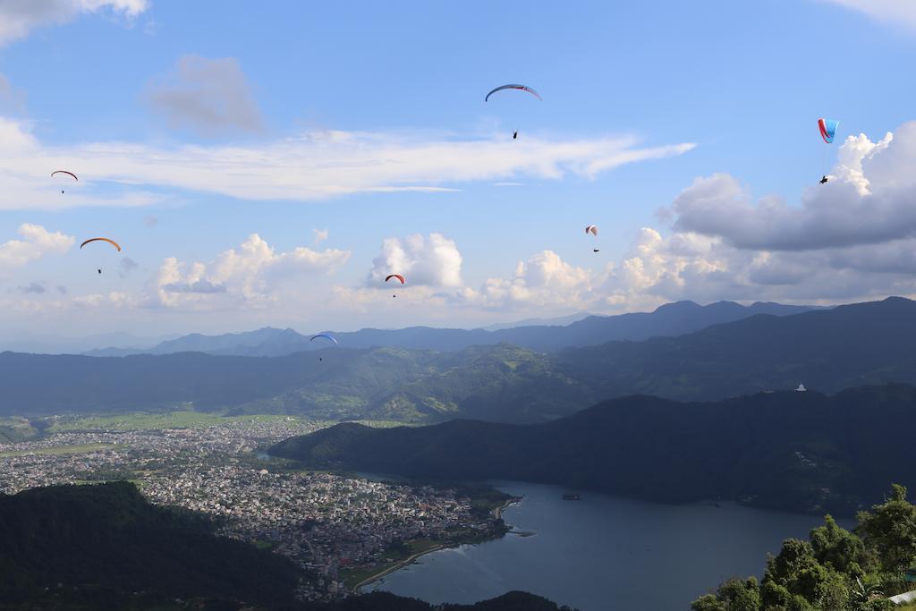 Hotel Peninsula Pokhara Buitenkant foto