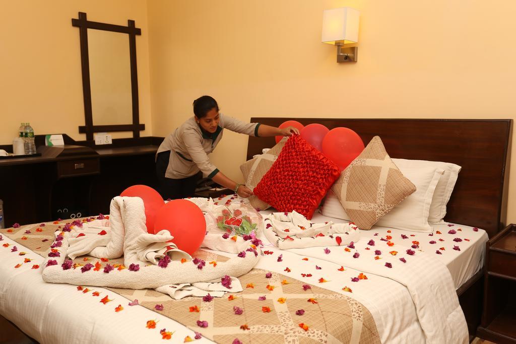 Hotel Peninsula Pokhara Buitenkant foto