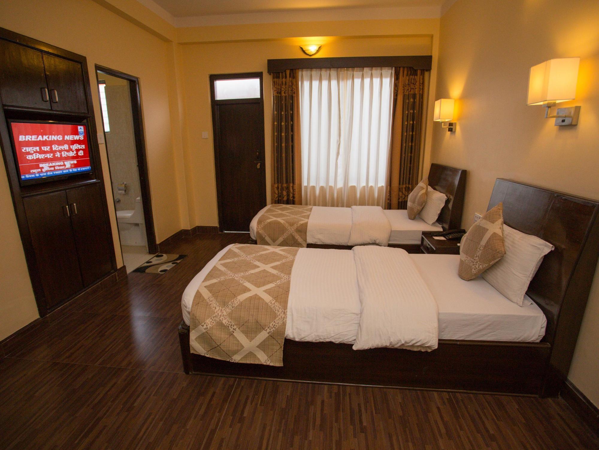 Hotel Peninsula Pokhara Buitenkant foto