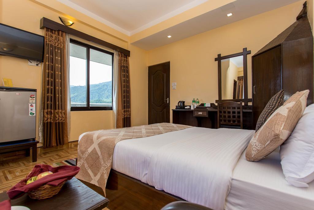 Hotel Peninsula Pokhara Buitenkant foto