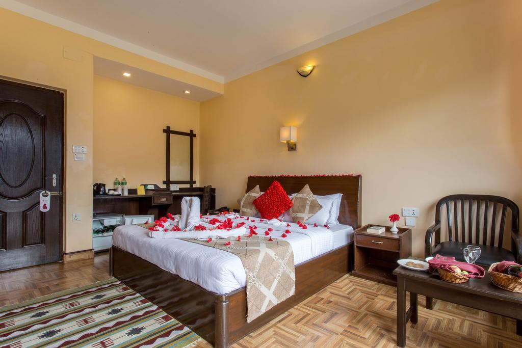 Hotel Peninsula Pokhara Buitenkant foto