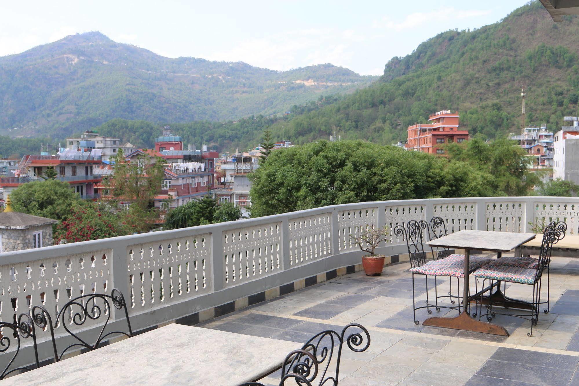 Hotel Peninsula Pokhara Buitenkant foto